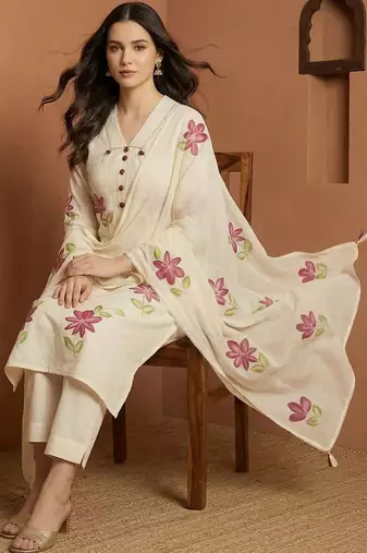 Women Floral Printed Cotton Kurta with Trousers & With Dupatta
