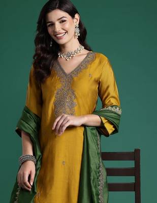 Ethnic Motifs Embroidered Sequinned Kurta With Trousers & Dupatta 1