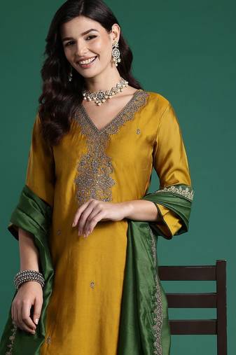 Ethnic Motifs Embroidered Sequinned Kurta With Trousers & Dupatta