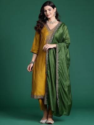 Ethnic Motifs Embroidered Sequinned Kurta With Trousers & Dupatta 5