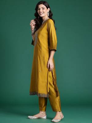 Ethnic Motifs Embroidered Sequinned Kurta With Trousers & Dupatta 6
