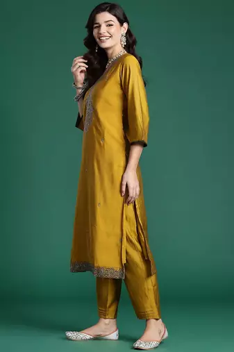 Ethnic Motifs Embroidered Sequinned Kurta With Trousers & Dupatta