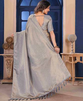 Grey Zari Woven Kanjivaram Soft Silk Blend Saree With ReadyBlouse 4