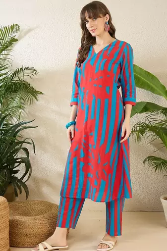 Women Printed Cotton Kurta with Trousers