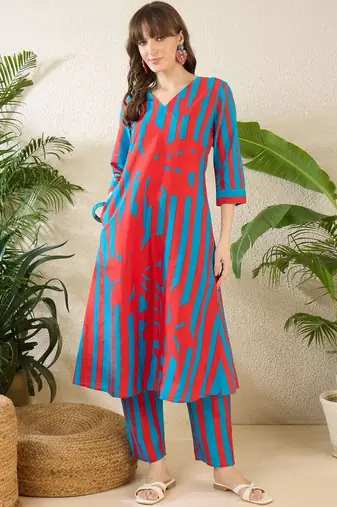 Women Printed Cotton Kurta with Trousers