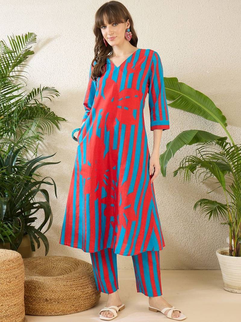 Women Printed Cotton Kurta with Trousers
