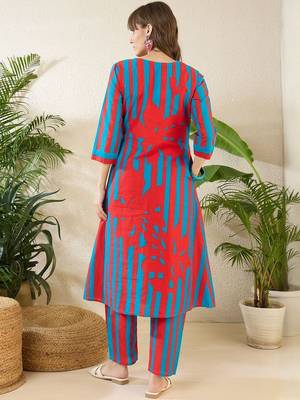 Women Printed Cotton Kurta with Trousers 5