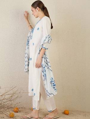 Women Floral Embroidered Thread Work Cotton Kurta with Trousers & With Dupatta 2