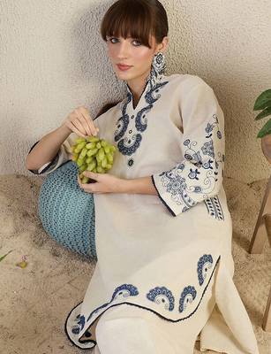 Women Ethnic Motifs Embroidered Kurta with Trousers 2