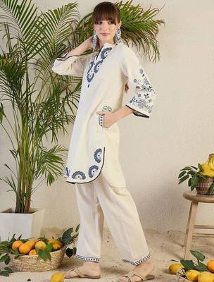 Women Ethnic Motifs Embroidered Kurta with Trousers 1
