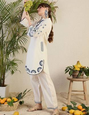 Women Ethnic Motifs Embroidered Kurta with Trousers 5