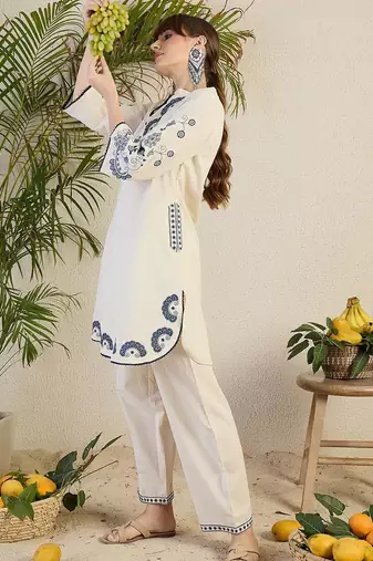 Women Ethnic Motifs Embroidered Kurta with Trousers