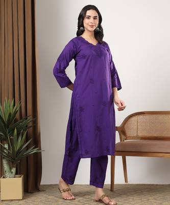Women purple floral motifs embroidered chikankari cotton ethnic kurta palazzo set 3