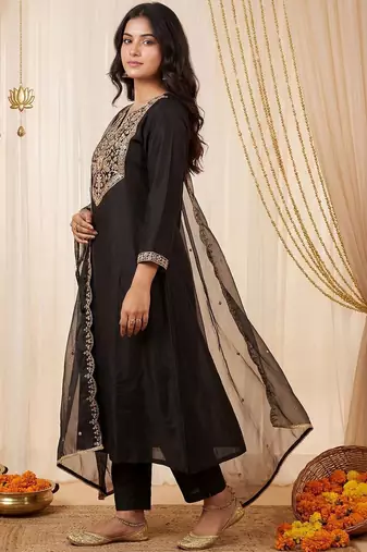 Women Ethnic Motifs Embroidered Thread Work Kurta with Trousers & With Dupatta