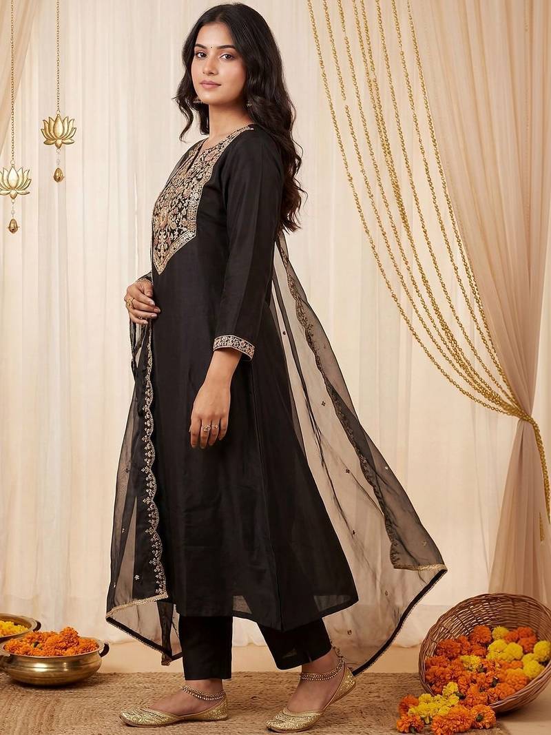 Women Ethnic Motifs Embroidered Thread Work Kurta with Trousers & With Dupatta