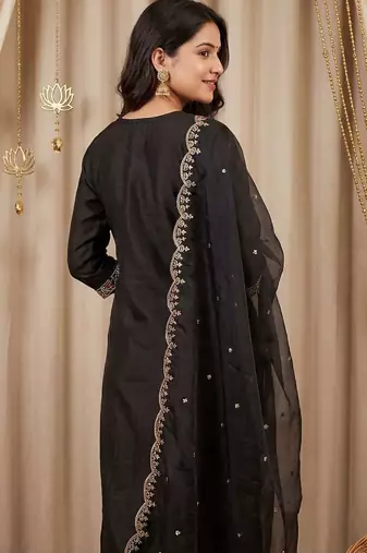 Women Ethnic Motifs Embroidered Thread Work Kurta with Trousers & With Dupatta