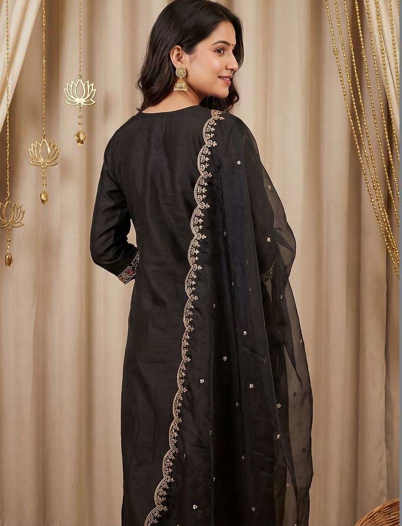 Women Ethnic Motifs Embroidered Thread Work Kurta with Trousers & With Dupatta