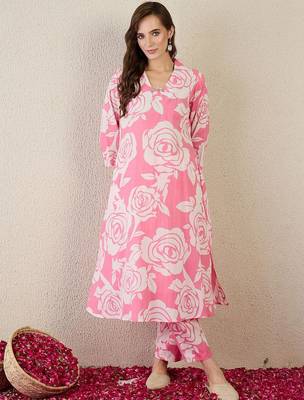 Women Floral Printed Cotton Kurta with Trousers 1