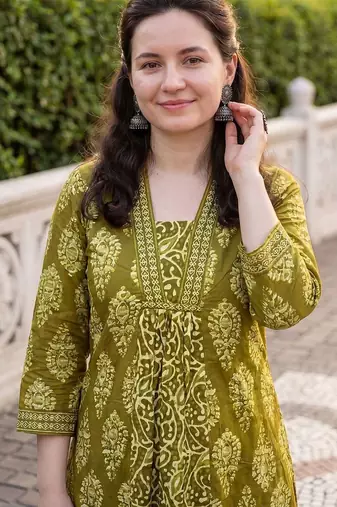 Women Ethnic Motifs Printed Cotton Kurta with Trousers & Dupatta