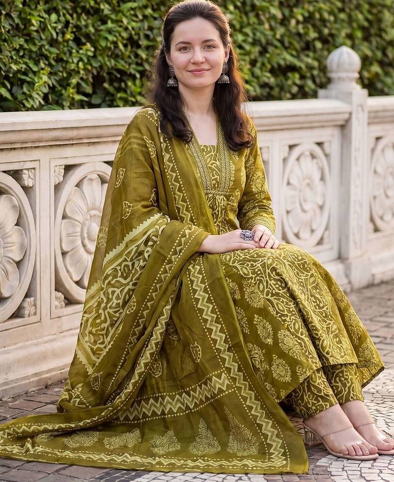 Women Ethnic Motifs Printed Cotton Kurta with Trousers & Dupatta