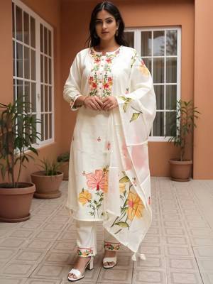 Floral Embroidered Thread Work Straight Kurta With Trousers & Dupatta 1
