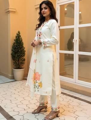 Floral Embroidered Thread Work Straight Kurta With Trousers & Dupatta 3