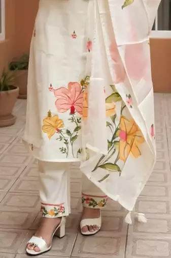Floral Embroidered Thread Work Straight Kurta With Trousers & Dupatta