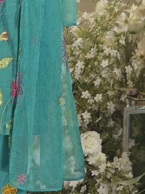 Women Floral Embroidered Thread Work Kurta with Trousers & With Dupatta 7