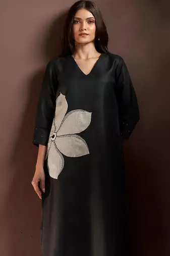 Women Floral Embroidered Thread Work Kurta with Trousers