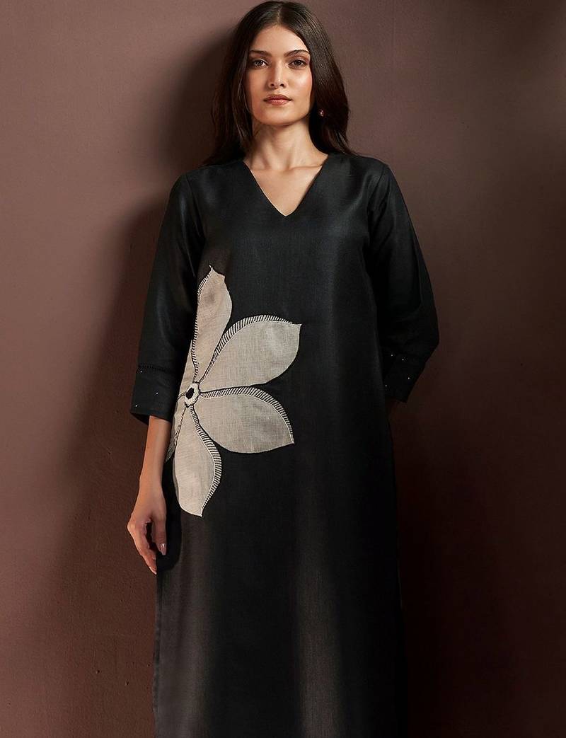 Women Floral Embroidered Thread Work Kurta with Trousers