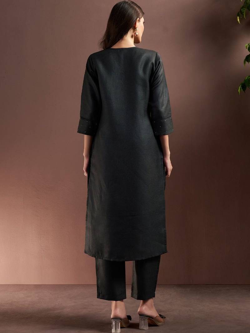 Women Floral Embroidered Thread Work Kurta with Trousers