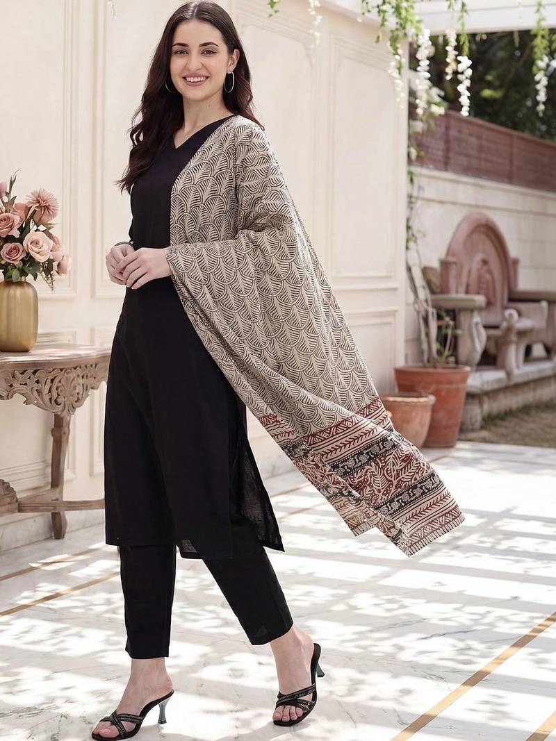 Women Ethnic Motifs Kurta with Trousers & With Dupatta