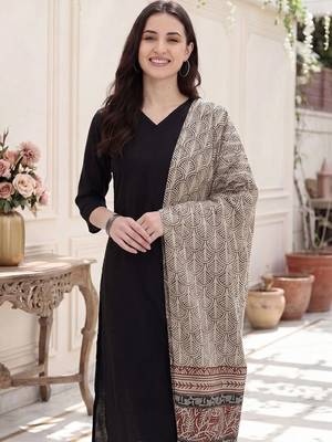 Women Ethnic Motifs Kurta with Trousers & With Dupatta 2