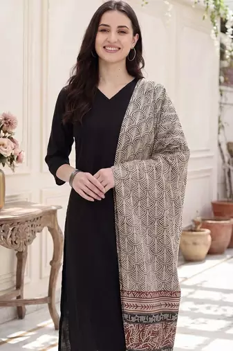 Women Ethnic Motifs Kurta with Trousers & With Dupatta