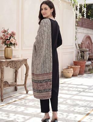 Women Ethnic Motifs Kurta with Trousers & With Dupatta 4