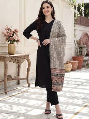 Women Ethnic Motifs Kurta with Trousers & With Dupatta 6