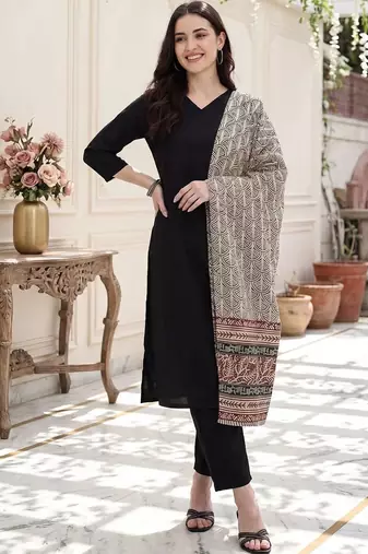 Women Ethnic Motifs Kurta with Trousers & With Dupatta