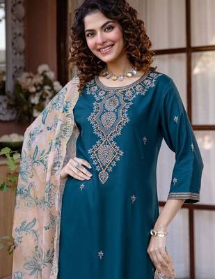 Women Ethnic Motifs Embroidered Thread Work Kurta with Patiala & With Dupatta 3