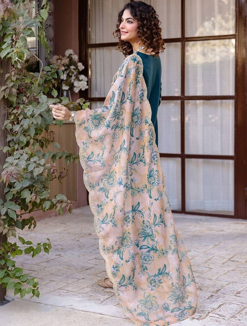 Women Ethnic Motifs Embroidered Thread Work Kurta with Patiala & With Dupatta