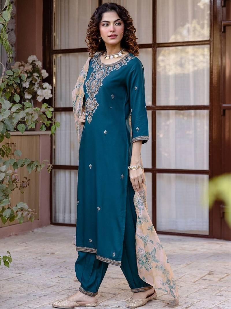 Women Ethnic Motifs Embroidered Thread Work Kurta with Patiala & With Dupatta