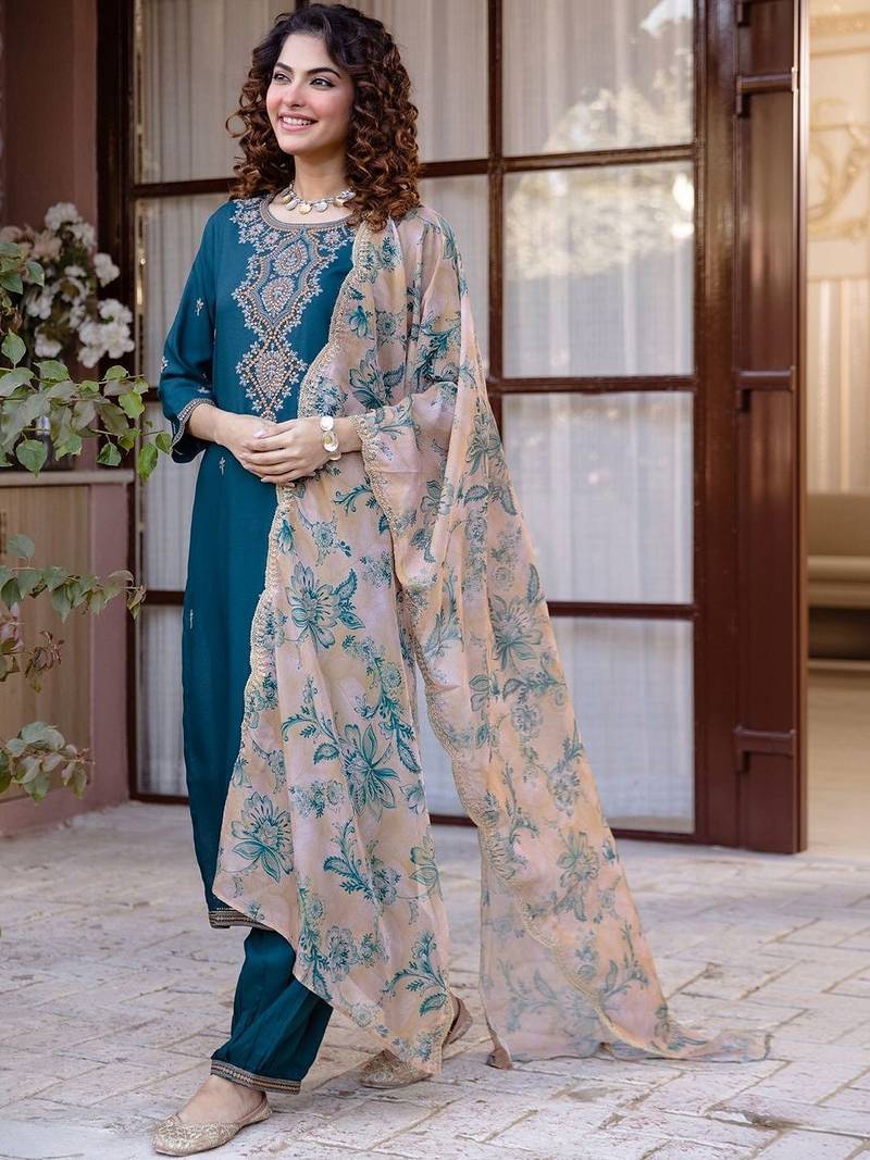 Women Ethnic Motifs Embroidered Thread Work Kurta with Patiala & With Dupatta