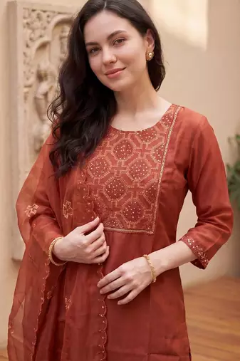 Women Ethnic Motifs Embroidered Thread Work Kurta With Trousers & Dupatta
