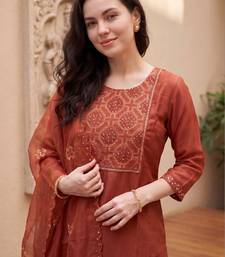 Women Ethnic Motifs Embroidered Thread Work Kurta With Trousers & Dupatta