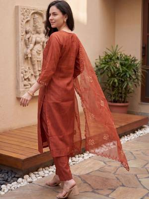 Women Ethnic Motifs Embroidered Thread Work Kurta With Trousers & Dupatta 3