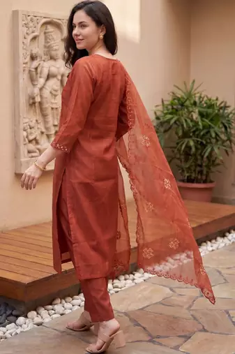 Women Ethnic Motifs Embroidered Thread Work Kurta With Trousers & Dupatta