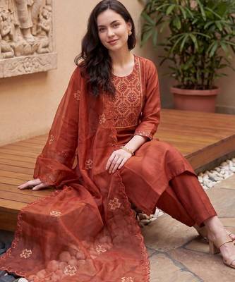 Women Ethnic Motifs Embroidered Thread Work Kurta With Trousers & Dupatta 4