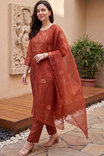 Women Ethnic Motifs Embroidered Thread Work Kurta With Trousers & Dupatta