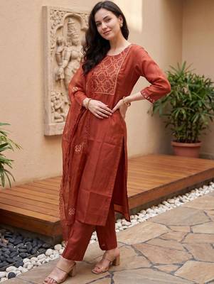 Women Ethnic Motifs Embroidered Thread Work Kurta With Trousers & Dupatta 5