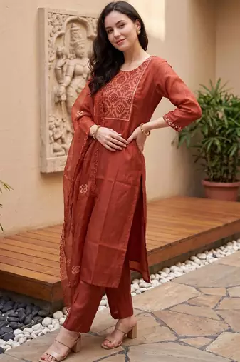 Women Ethnic Motifs Embroidered Thread Work Kurta With Trousers & Dupatta