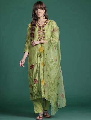 Floral Embroidered Thread Work Kurta with Trousers & With Dupatta 5